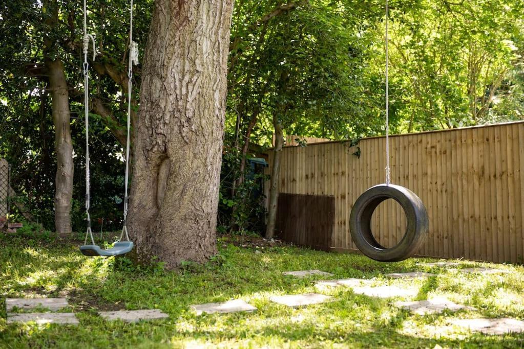 Walnut Flats-F5, Stylish 1-Bedroom - Parking, Netflix, Wifi - Close To Oxford, Bicester & Blenheim Palace Kidlington Eksteriør bilde