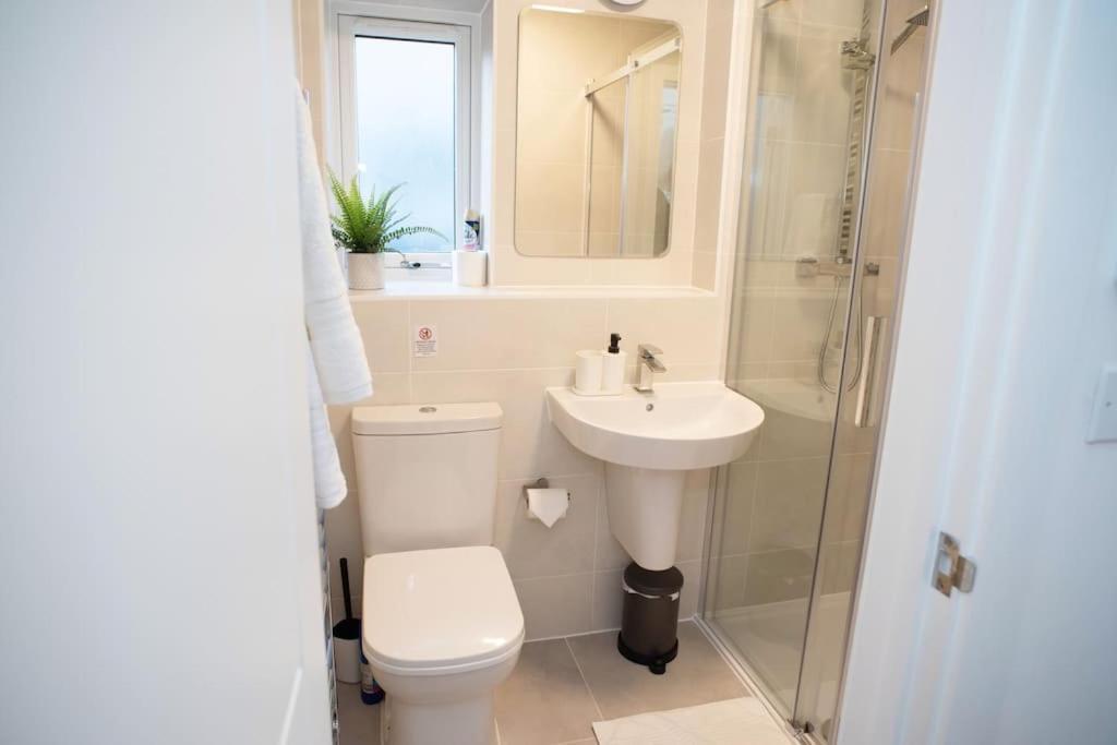 Walnut Flats-F5, Stylish 1-Bedroom - Parking, Netflix, Wifi - Close To Oxford, Bicester & Blenheim Palace Kidlington Eksteriør bilde