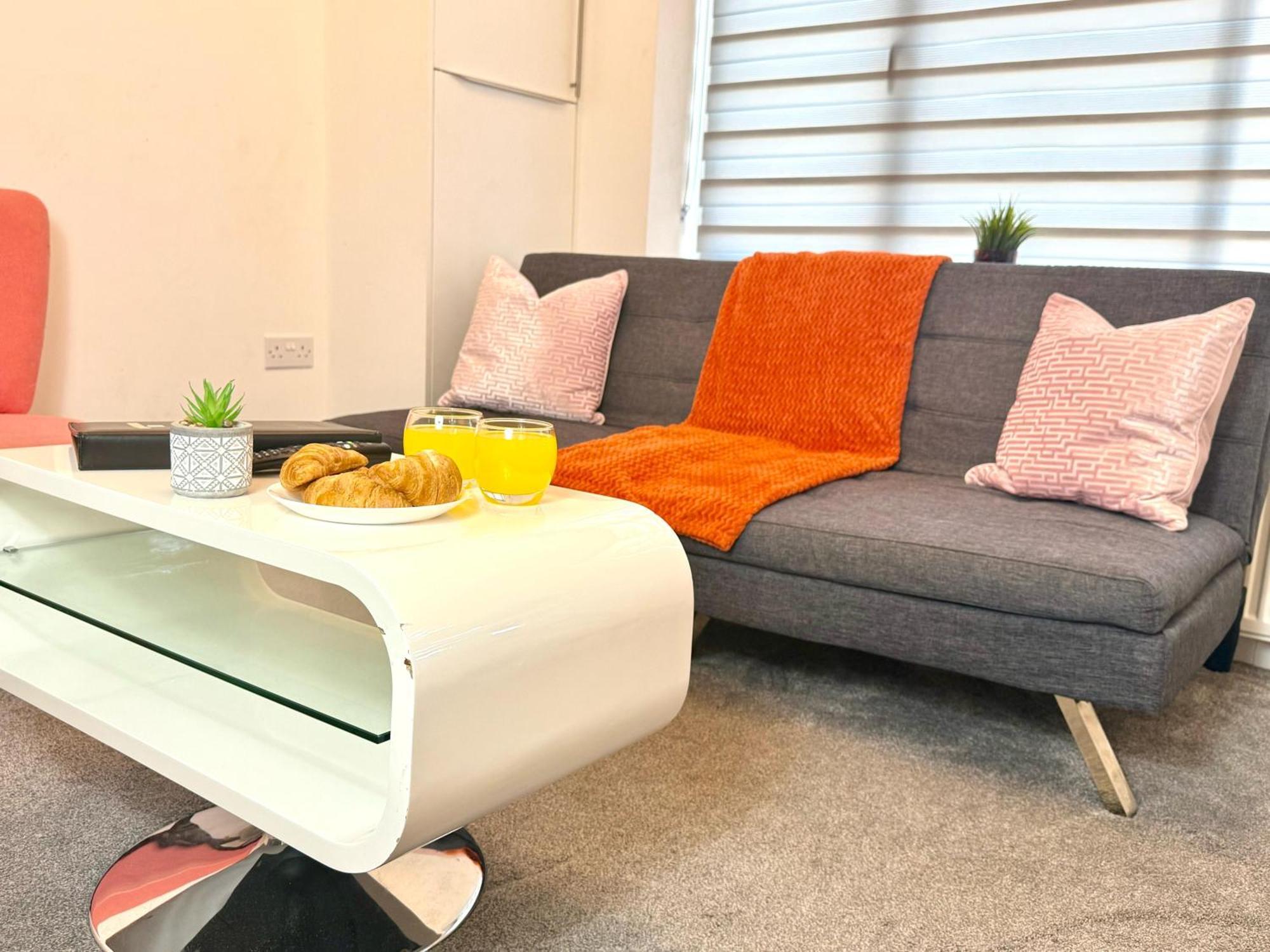 Walnut Flats-F5, Stylish 1-Bedroom - Parking, Netflix, Wifi - Close To Oxford, Bicester & Blenheim Palace Kidlington Eksteriør bilde