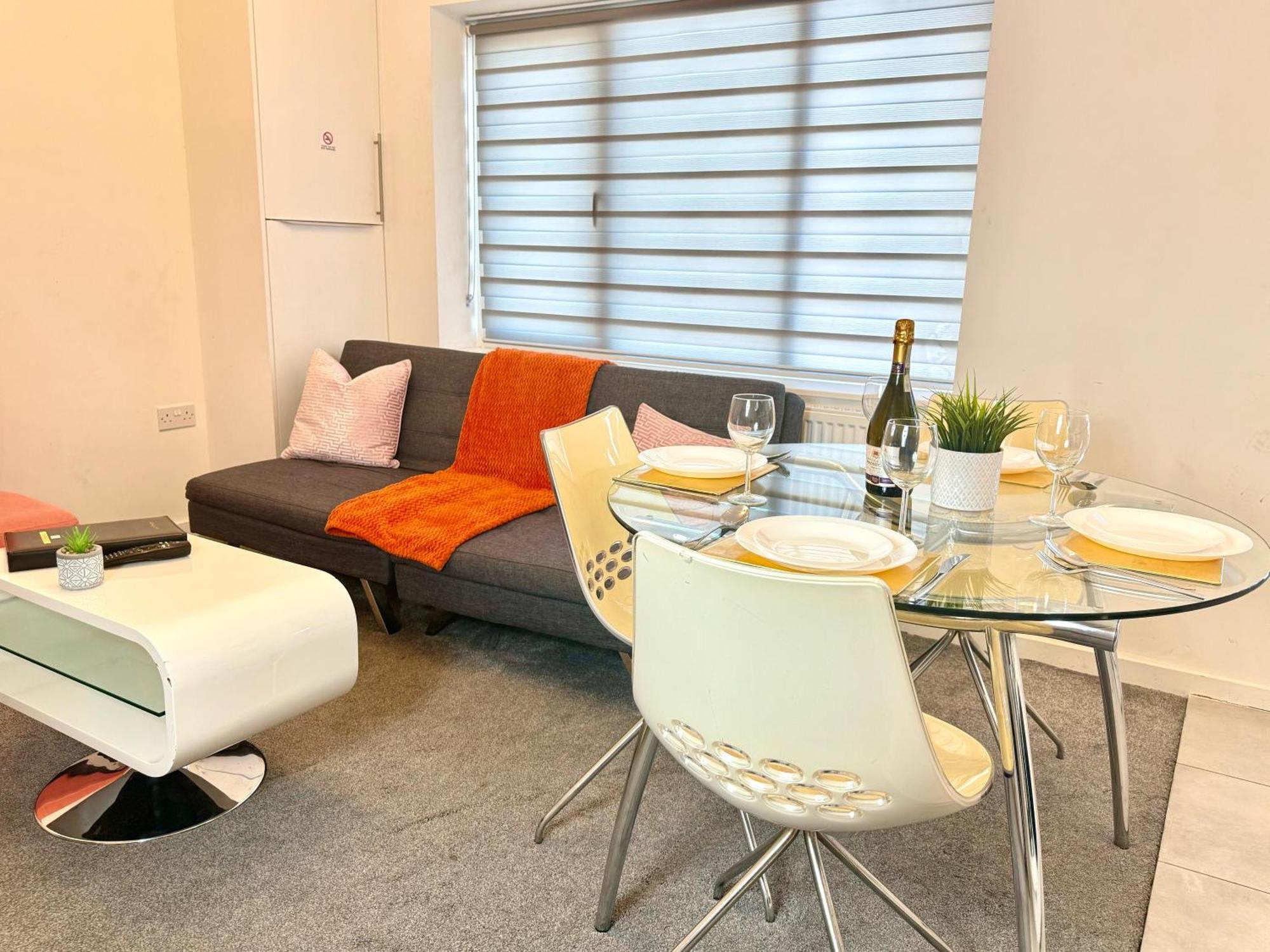 Walnut Flats-F5, Stylish 1-Bedroom - Parking, Netflix, Wifi - Close To Oxford, Bicester & Blenheim Palace Kidlington Eksteriør bilde