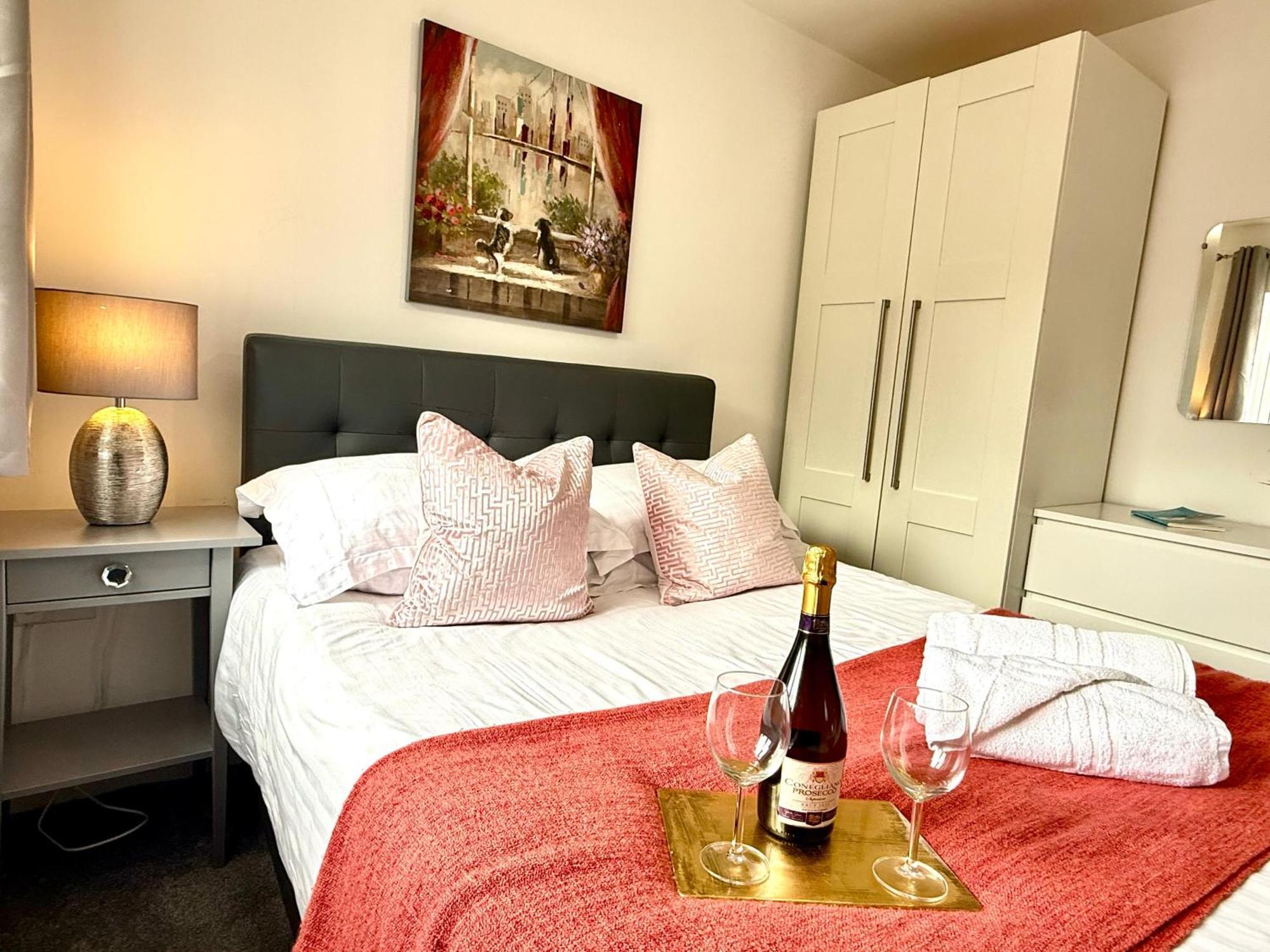 Walnut Flats-F5, Stylish 1-Bedroom - Parking, Netflix, Wifi - Close To Oxford, Bicester & Blenheim Palace Kidlington Eksteriør bilde
