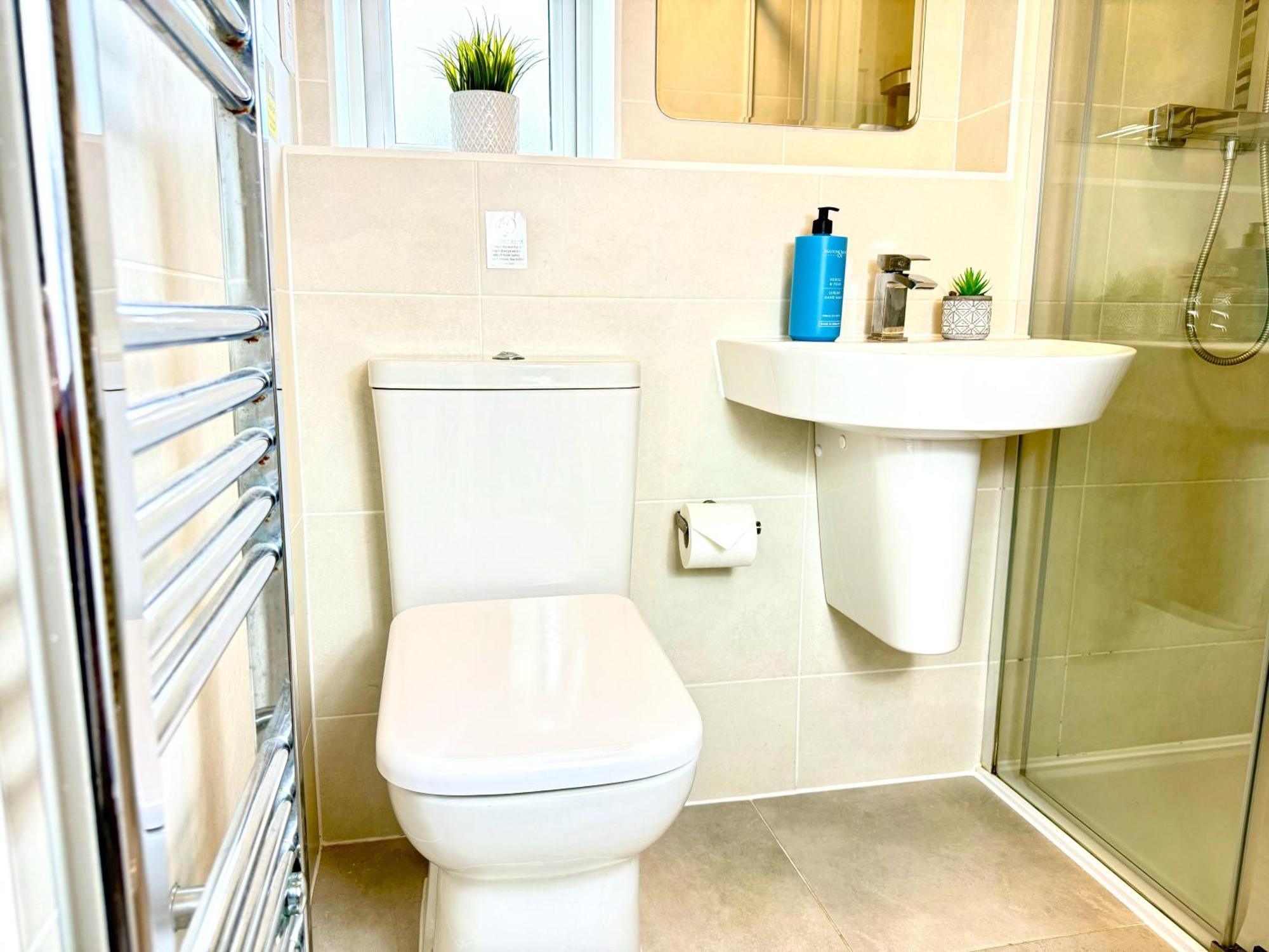 Walnut Flats-F5, Stylish 1-Bedroom - Parking, Netflix, Wifi - Close To Oxford, Bicester & Blenheim Palace Kidlington Eksteriør bilde