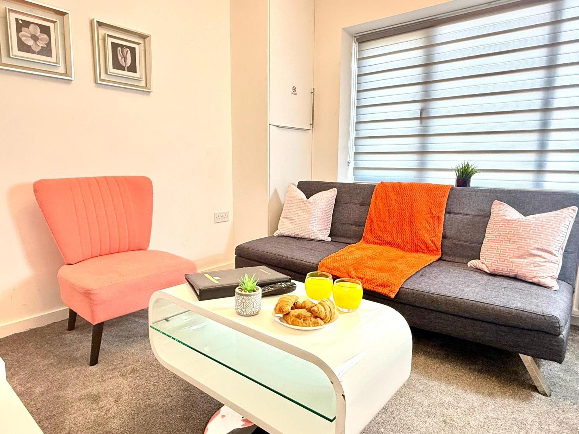 Walnut Flats-F5, Stylish 1-Bedroom - Parking, Netflix, Wifi - Close To Oxford, Bicester & Blenheim Palace Kidlington Eksteriør bilde